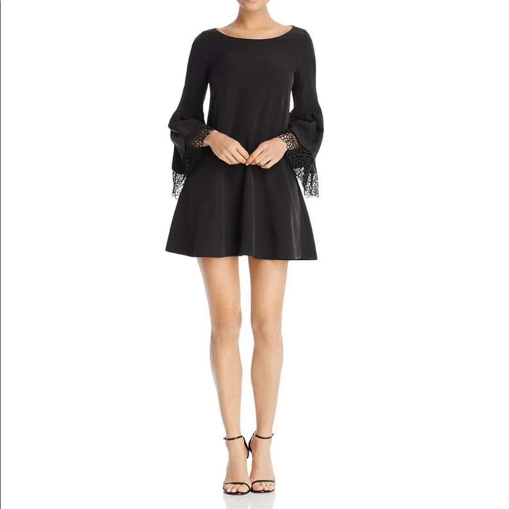 Laundry by Shelli Segal Lace Bell Sleeves Babydoll